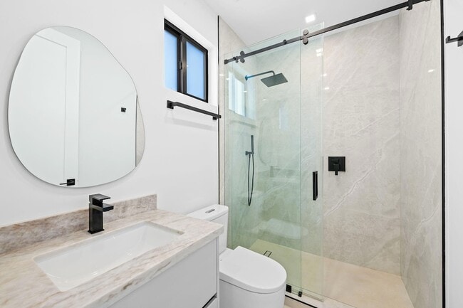 Building Photo - 2324 SW 26th St