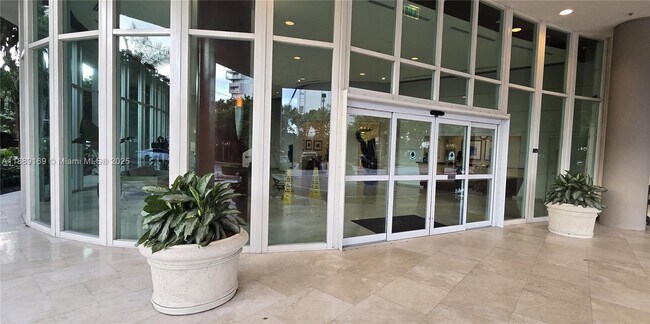 Building Photo - 2475 Brickell Ave