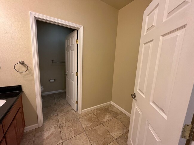 Building Photo - Upgraded and Beautiful Spacious 4 Bedroom ...