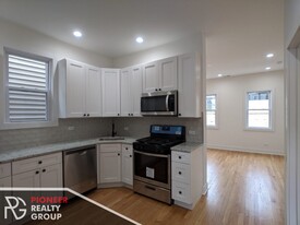 Building Photo - 3637 N Paulina St