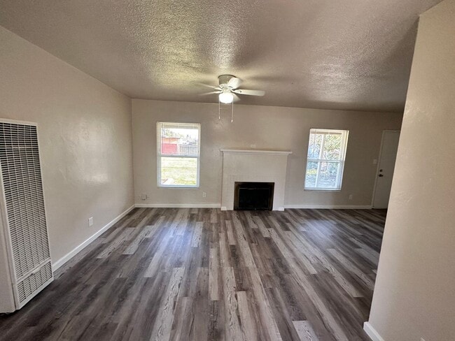 Building Photo - APPLY FOR THIS BEAUTIFUL HOME TODAY!