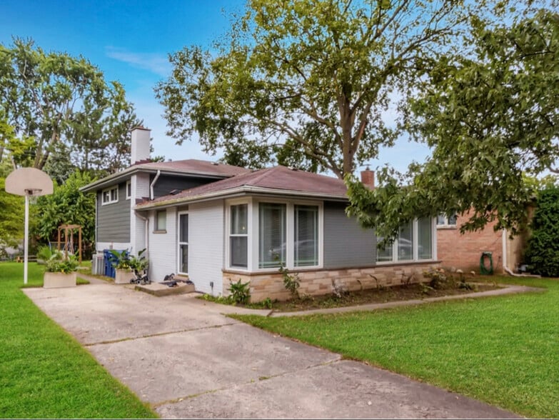 Primary Photo - 726 Lawler Ave