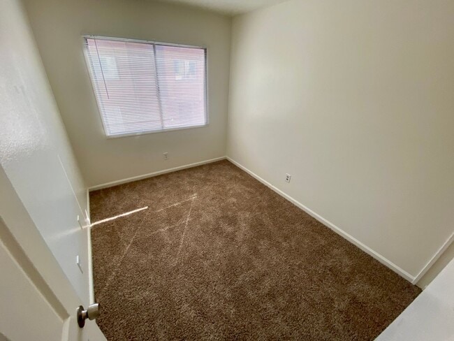 Building Photo - MOVE IN SPECIAL 3 Bedroom 1 Bathroom in Hallcraft Villas