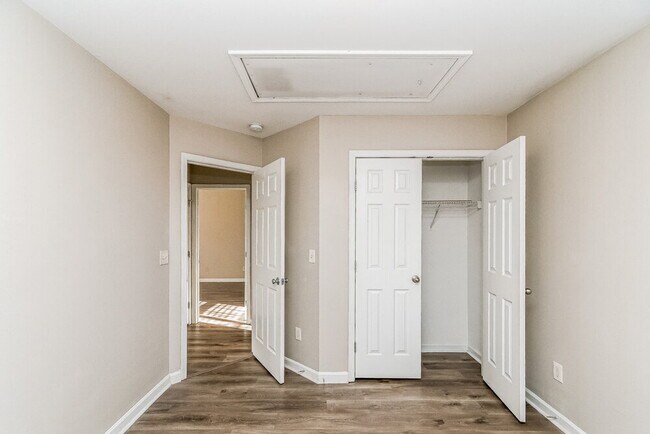 Building Photo - 6021 Herston Rd