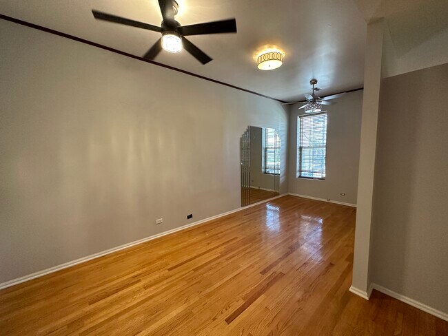 Building Photo - 4837 S Prairie Ave
