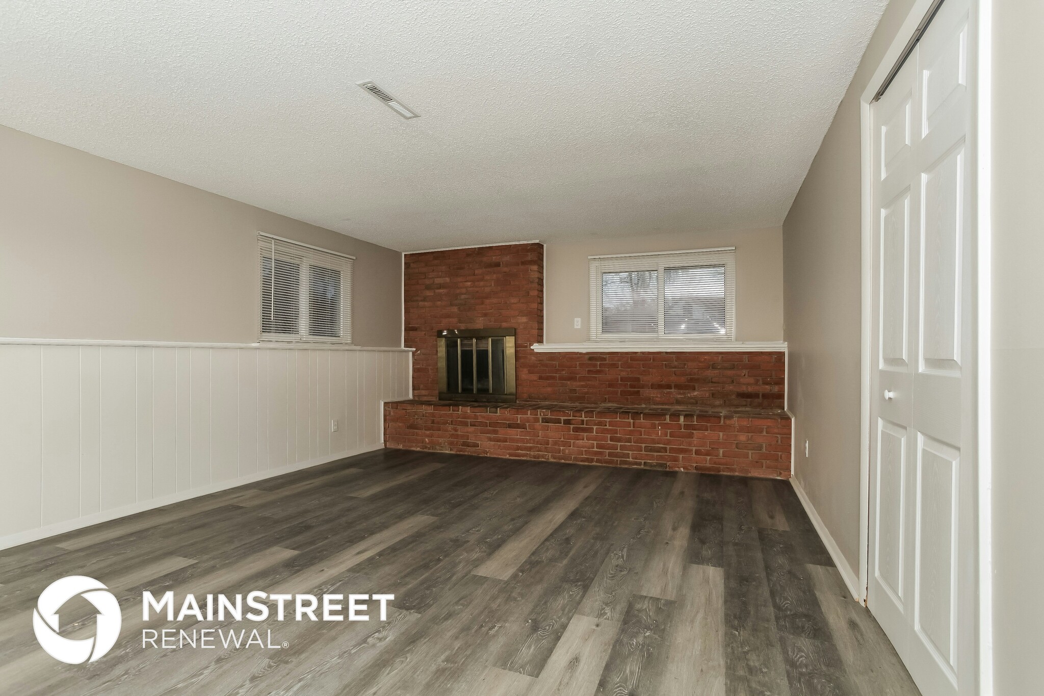 Building Photo - 2033 Queensbridge Dr