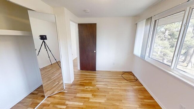 Building Photo - 1712 Traver Rd