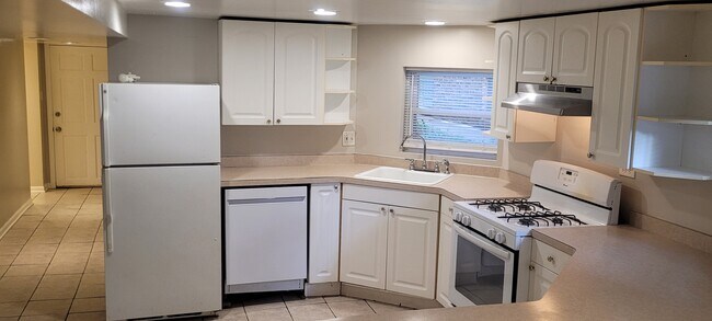 Building Photo - 4039 N Long Ave