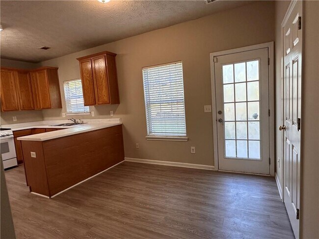 Building Photo - 305 Hulan Way