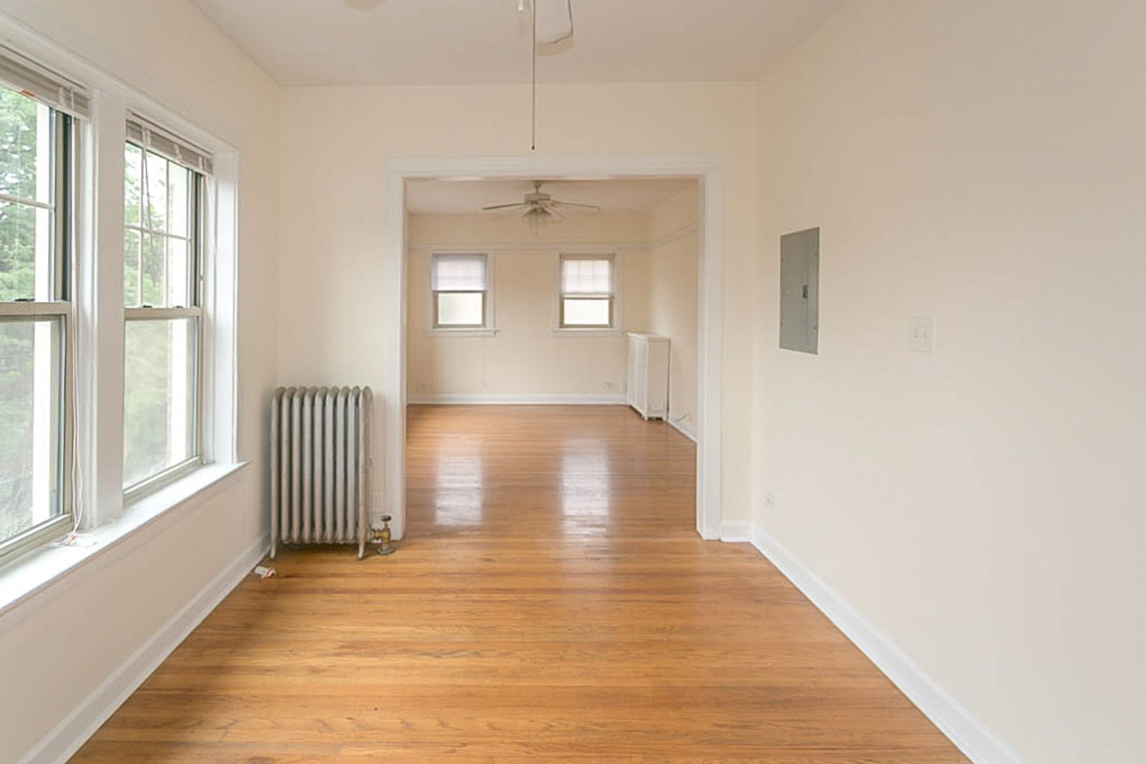 Building Photo - 1954 W Winona St