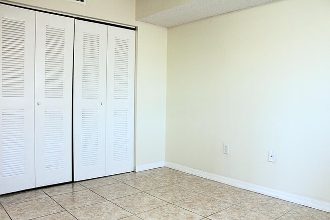 Building Photo - 5065 Wiles Rd