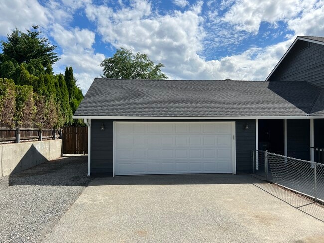 Building Photo - 610-612 12th St NE