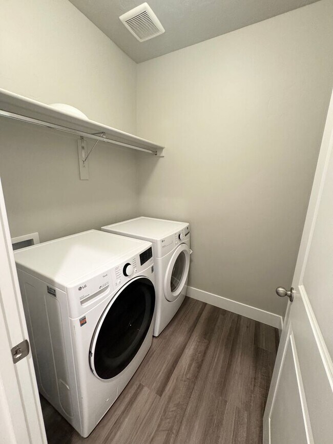 Building Photo - Beautiful Newer Built 3-Bedroom, 2 bath Home in Meadows at West Highlands