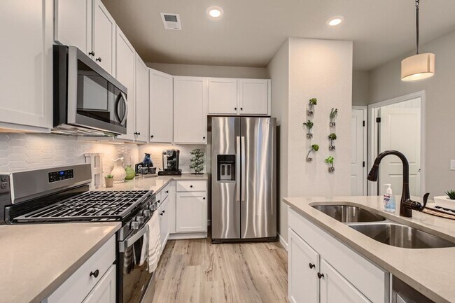 Building Photo - Embrace urban living in Highlands Ranch, CO with a new home at Verona.