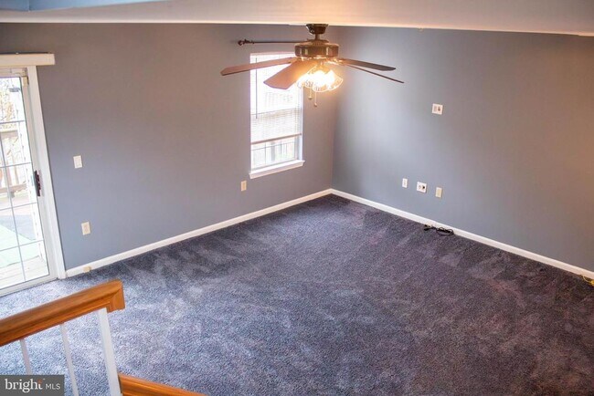 Building Photo - 2095 Pawlet Dr