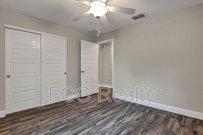 Building Photo - 4 Locust Drive Trail