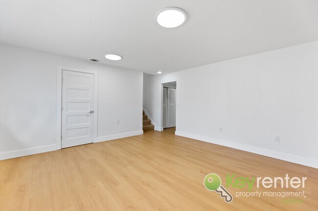 Building Photo - NOVEMBER FREE RENT!! Spacious 4-Bedroom / 2-Bath Home in Wichita Move-In Ready