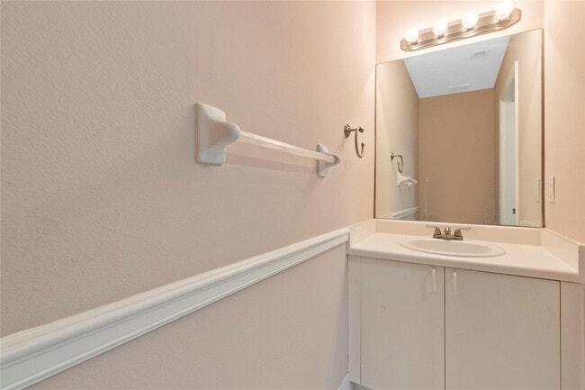 Building Photo - 1186 SW 44th Ave