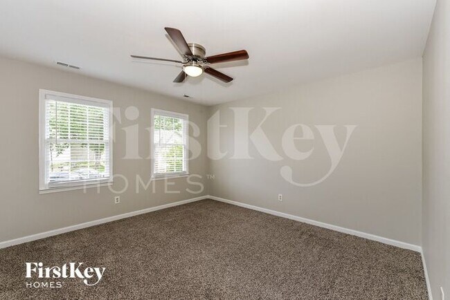 Building Photo - 1600 Brookview Cove