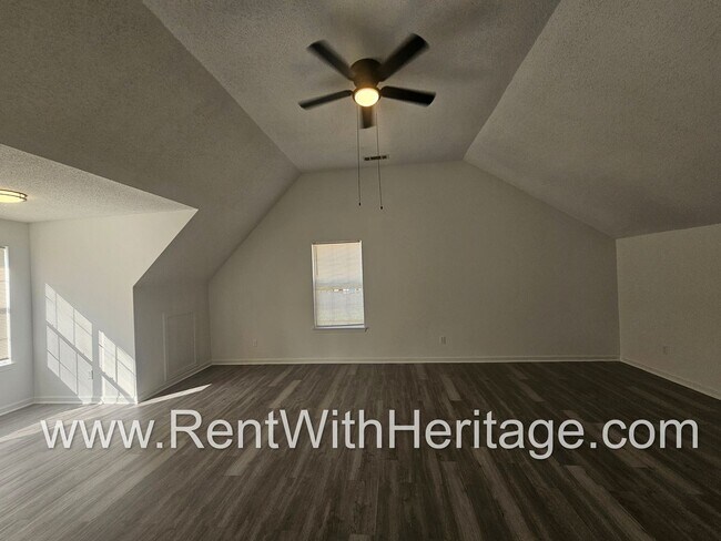 Building Photo - Gorgeous 3bd/ 2.5 bath Home in Popular Nat...