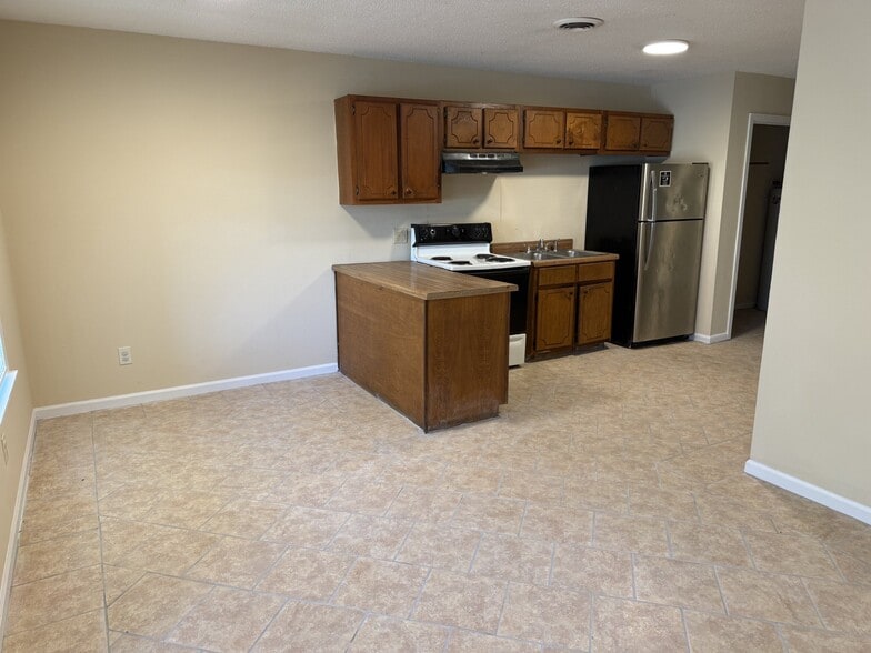 Building Photo - 103 Issac Dr