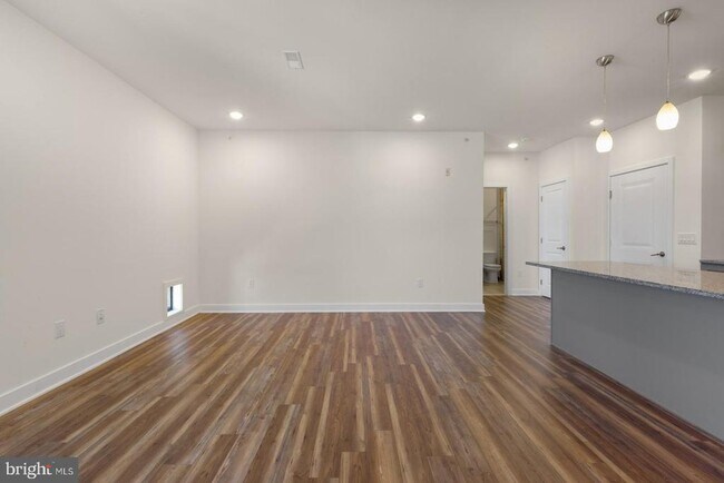 Building Photo - 2411 Kensington Ave