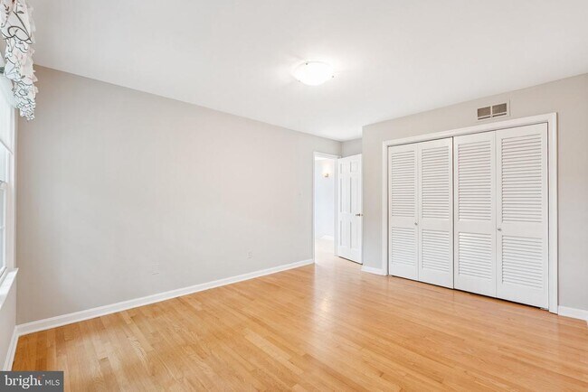 Building Photo - 214 James Thurber Ct