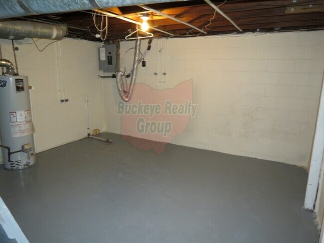 Building Photo - 186 College St. Groveport, OH 43125