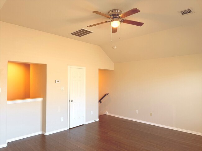 Building Photo - 29015 Davenport Dr