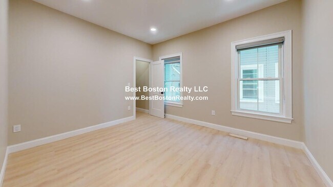 Building Photo - 231 Highland Ave