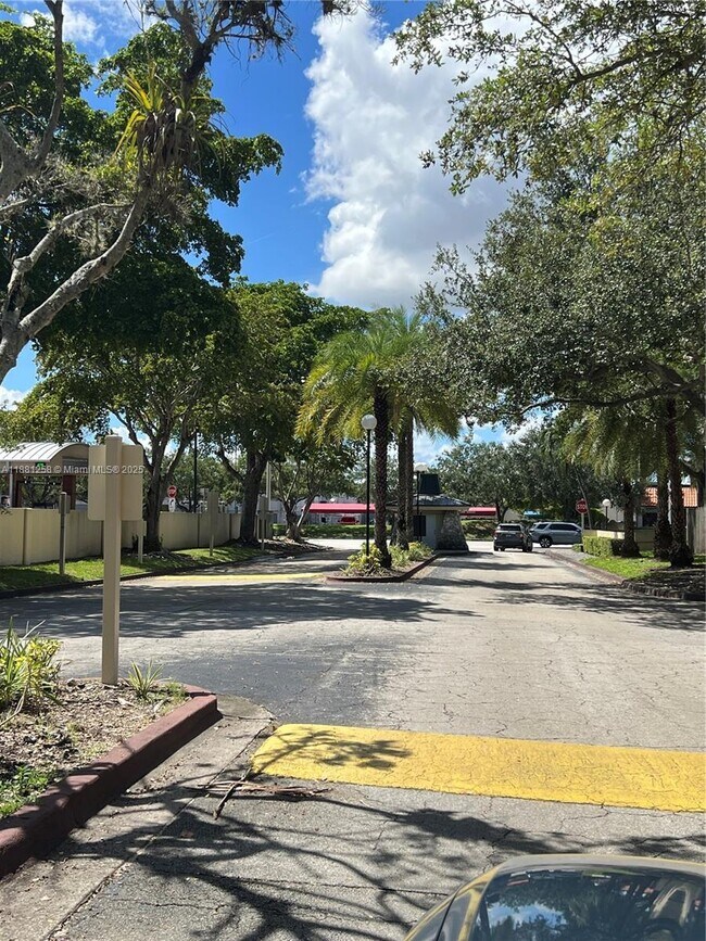 Building Photo - 8607 SW 137th Ave