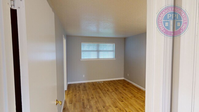 Building Photo - Updated Ranch, Large Fenced Backyard, 1 Pe...