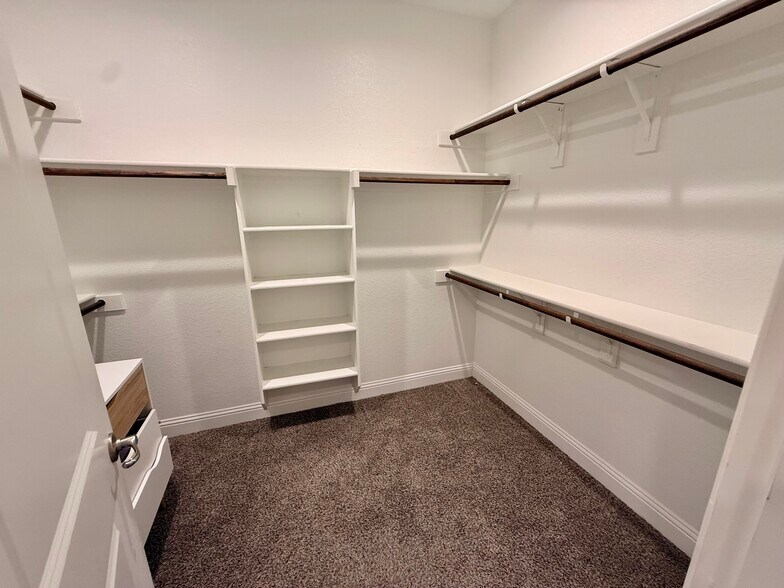 Building Photo - 504 Nicklaus Way