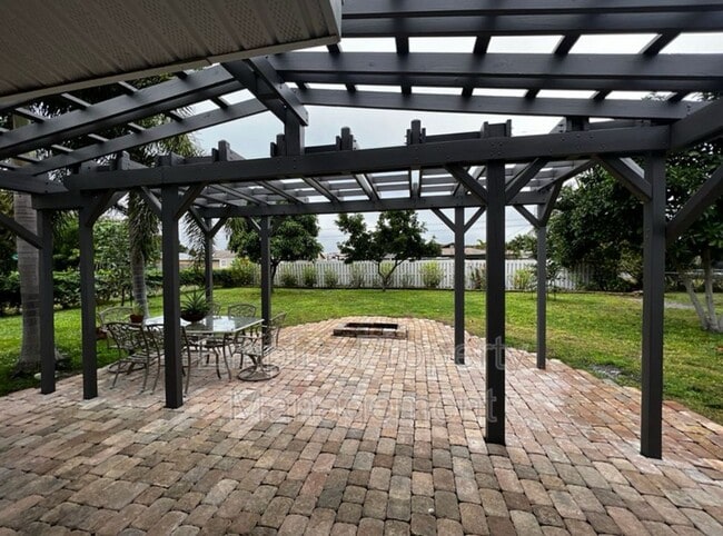 Building Photo - Single House with 2 Bedroom 1 Bathroom wit...