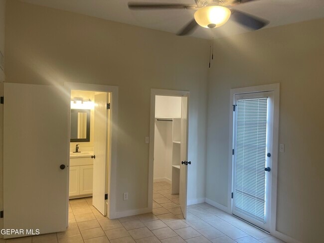 Building Photo - 10642 Cuatro Vistas Dr