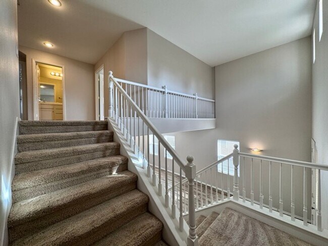 Building Photo - Beautiful 4 bedroom Temecula home sitting ...