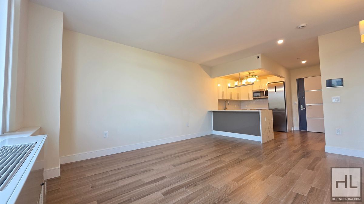 Building Photo - Sunlit 5th-Floor 1-Bed with a Showpiece Open Kitchen