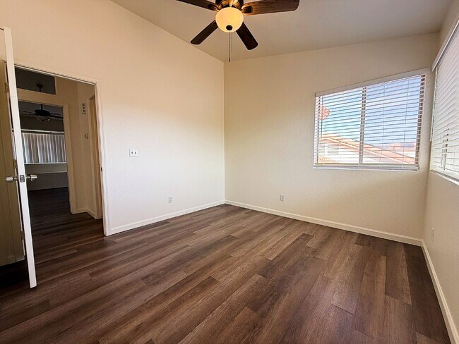 Building Photo - Spacious Garden Lakes Beauty – Vaulted Ceilings, 3-Car Garage & Stunning Upgrades!