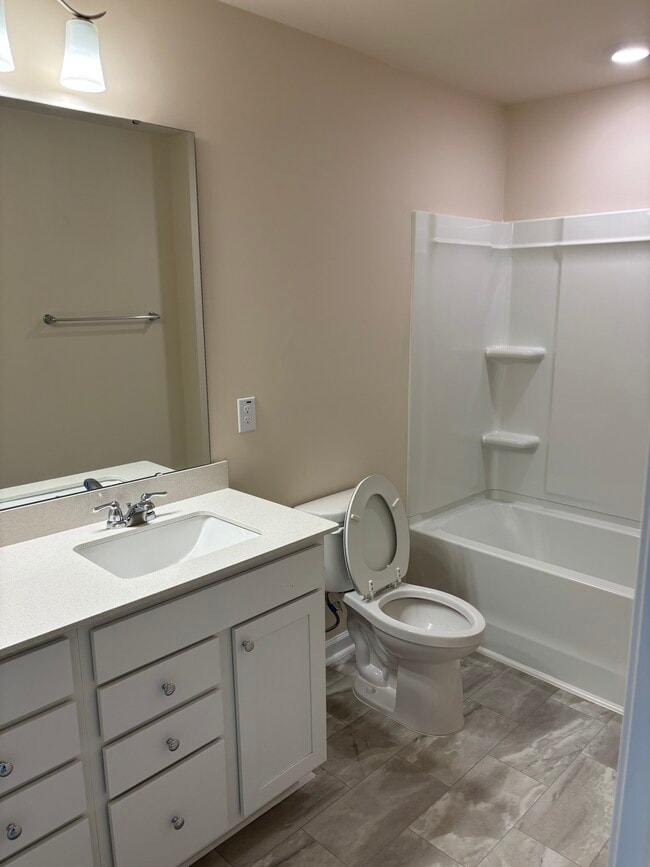 Building Photo - 837 Falls Grove Trl