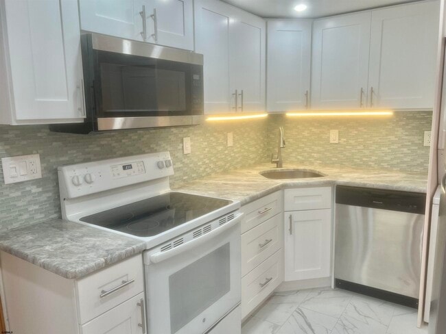 Building Photo - 7 S Laclede Pl
