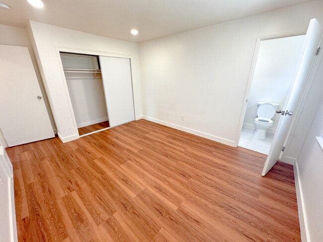 Building Photo - 4802 Daisy St