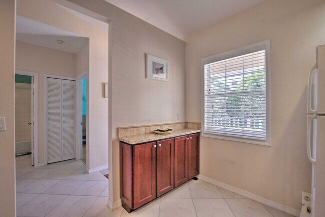 Building Photo - 5293 Dixie Dr