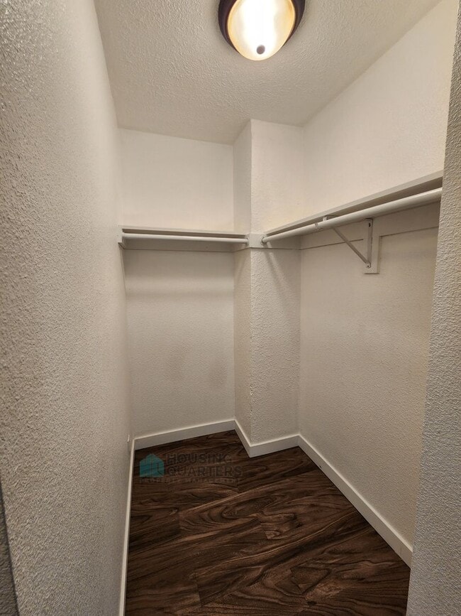 Building Photo - 1822 W Gardner Ave