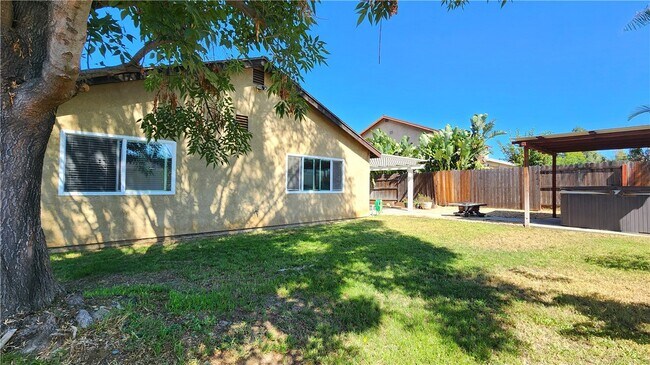 Building Photo - 538 E Banyan St
