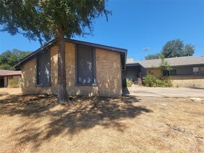 Building Photo - 1304 Glenda Dr