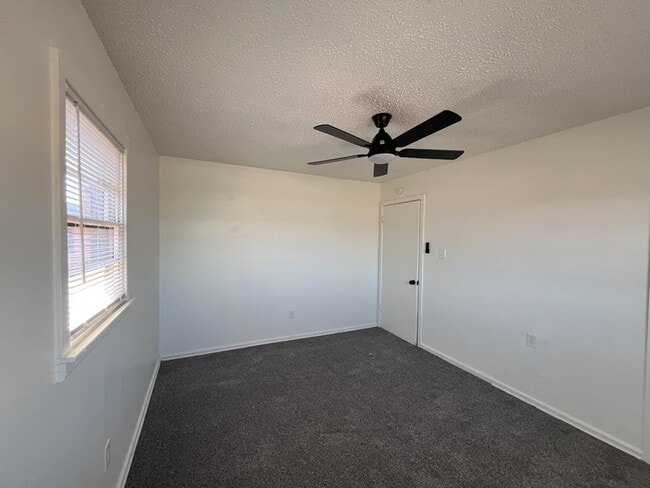 Building Photo - 705 47th St