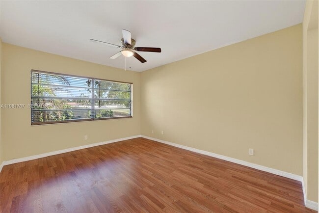 Building Photo - 9315 Wedgewood Dr