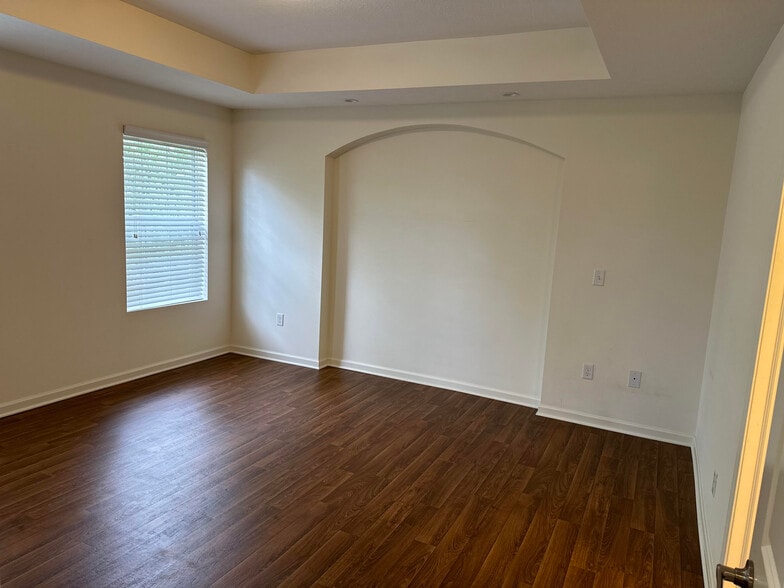 Master bedroom - 5468 Nottinghamshire Ln