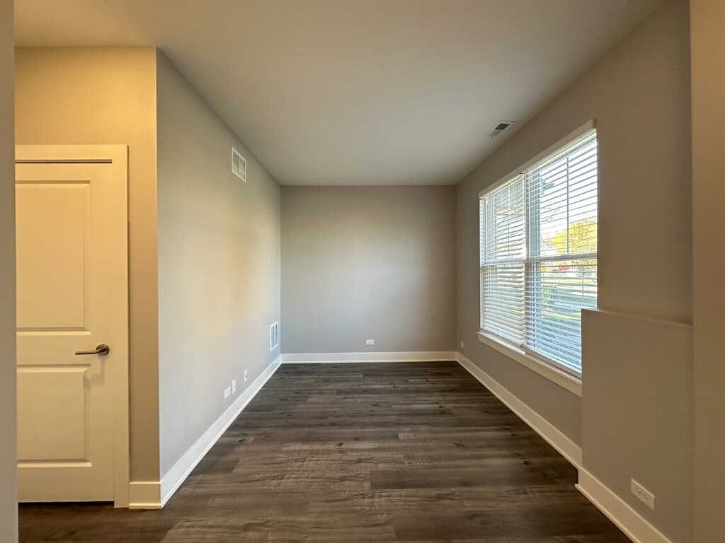 Building Photo - 613 Broadway St