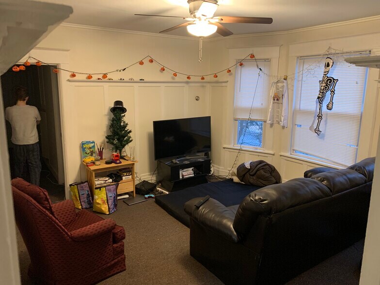 Building Photo - 741 Myrtle Ave